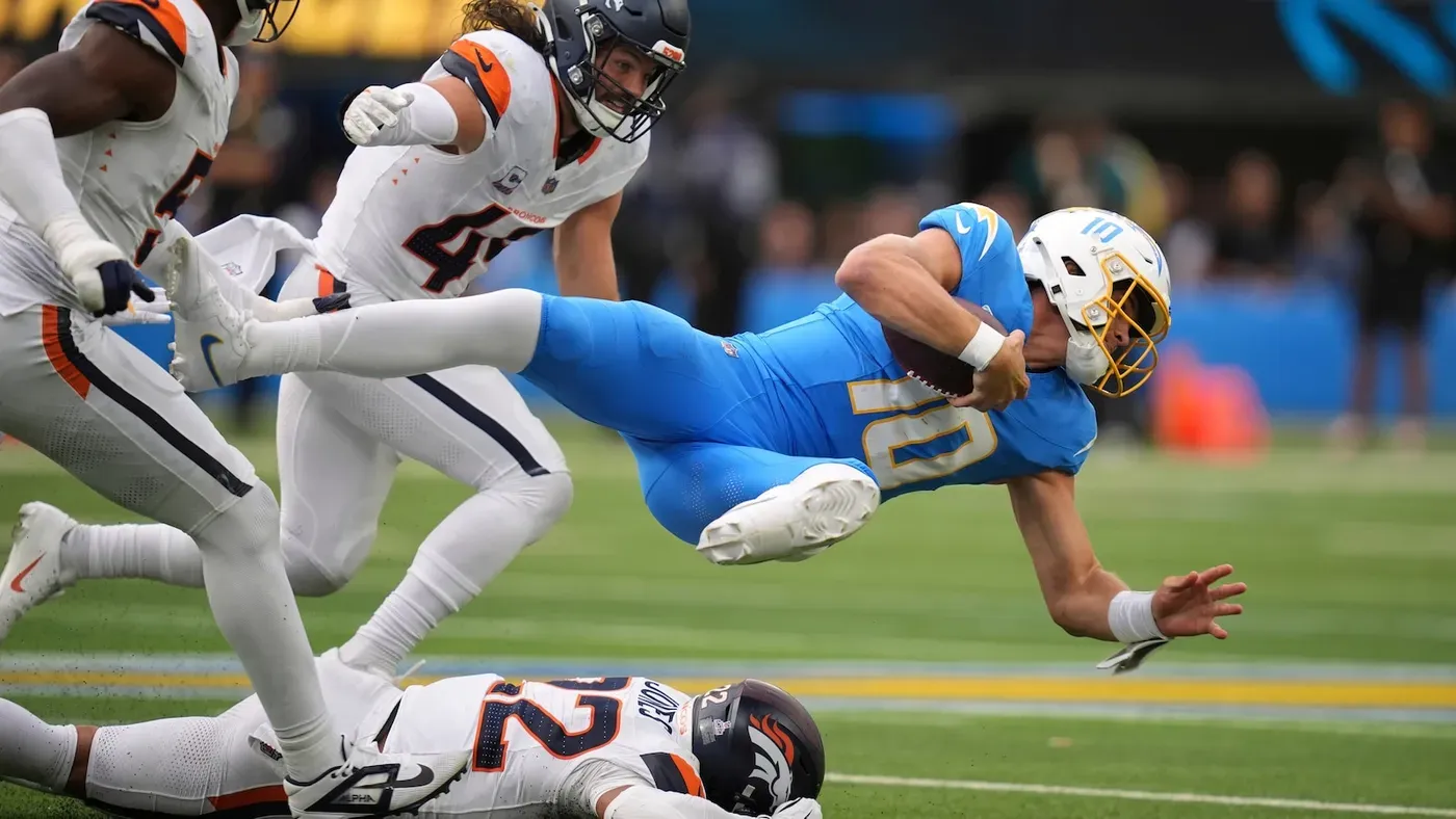 Broncos defense keeps Denver competitive while offense remains shaky