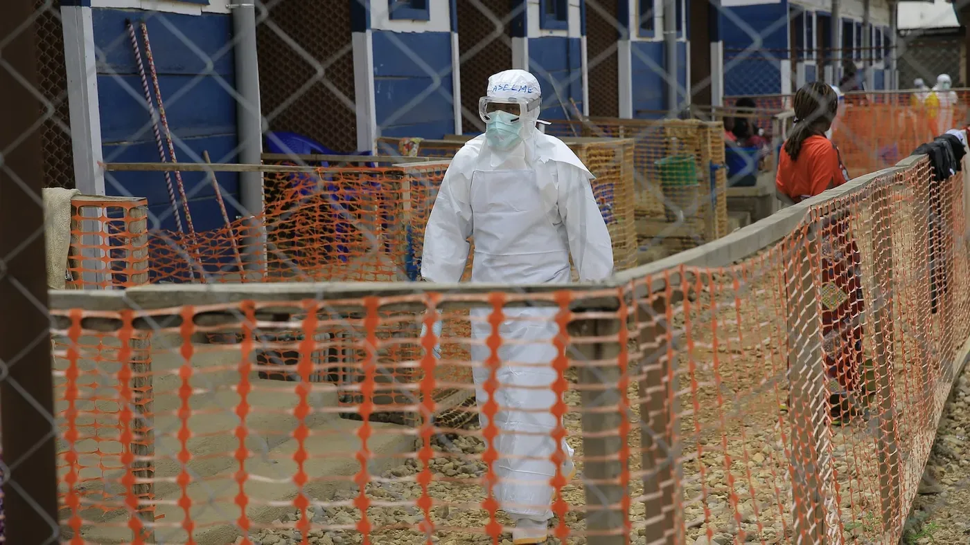Experts warn of wider spread as Ebola outbreak reaches plateau