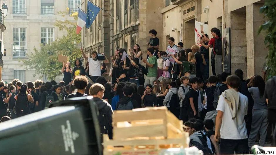 France’s conundrum: How to cut spending amid protests