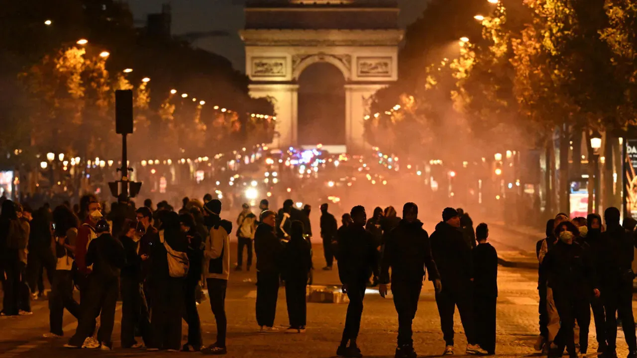 🔴 Live: Chaotic scenes as organisers of French protests claim 800,000 have taken to streets