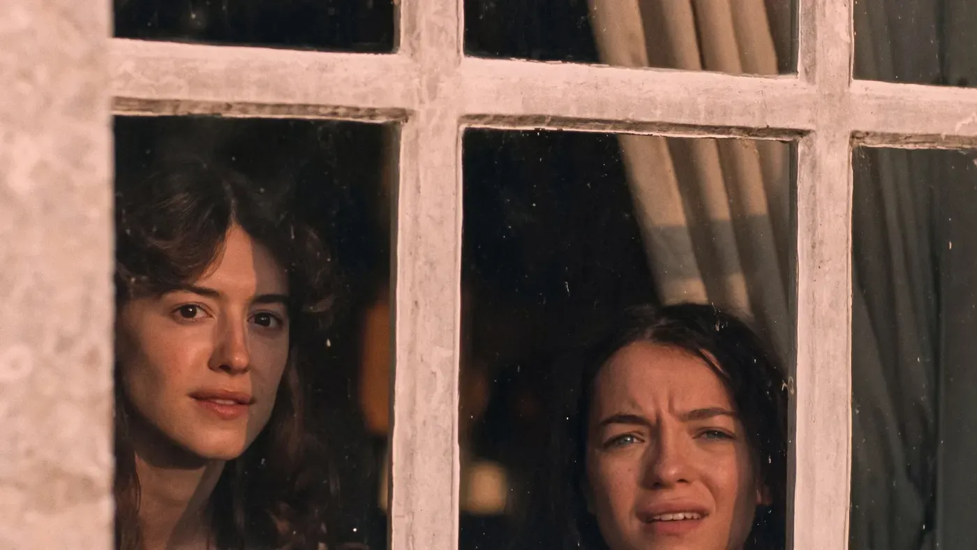 Movie Review: Rom-com or sib-com? Sisterhood rules in a 21st-century take on ‘Sense and Sensibility’