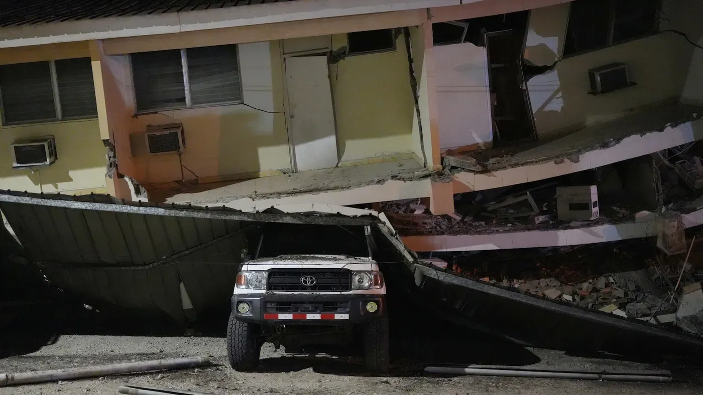 Unnerved Panamanians sleep in streets as aftershocks rattle quake-hit towns