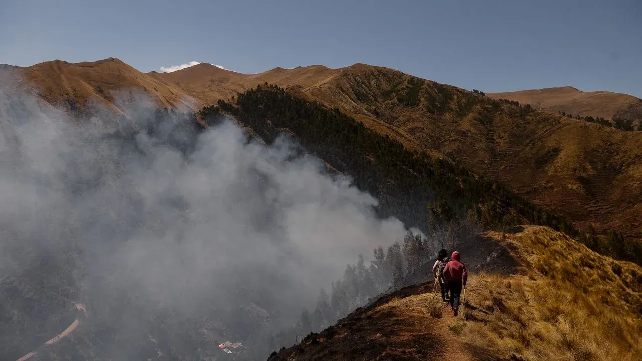 Wildfires Are Sweeping Across Peru’s Cusco Region: What Travelers Should Know