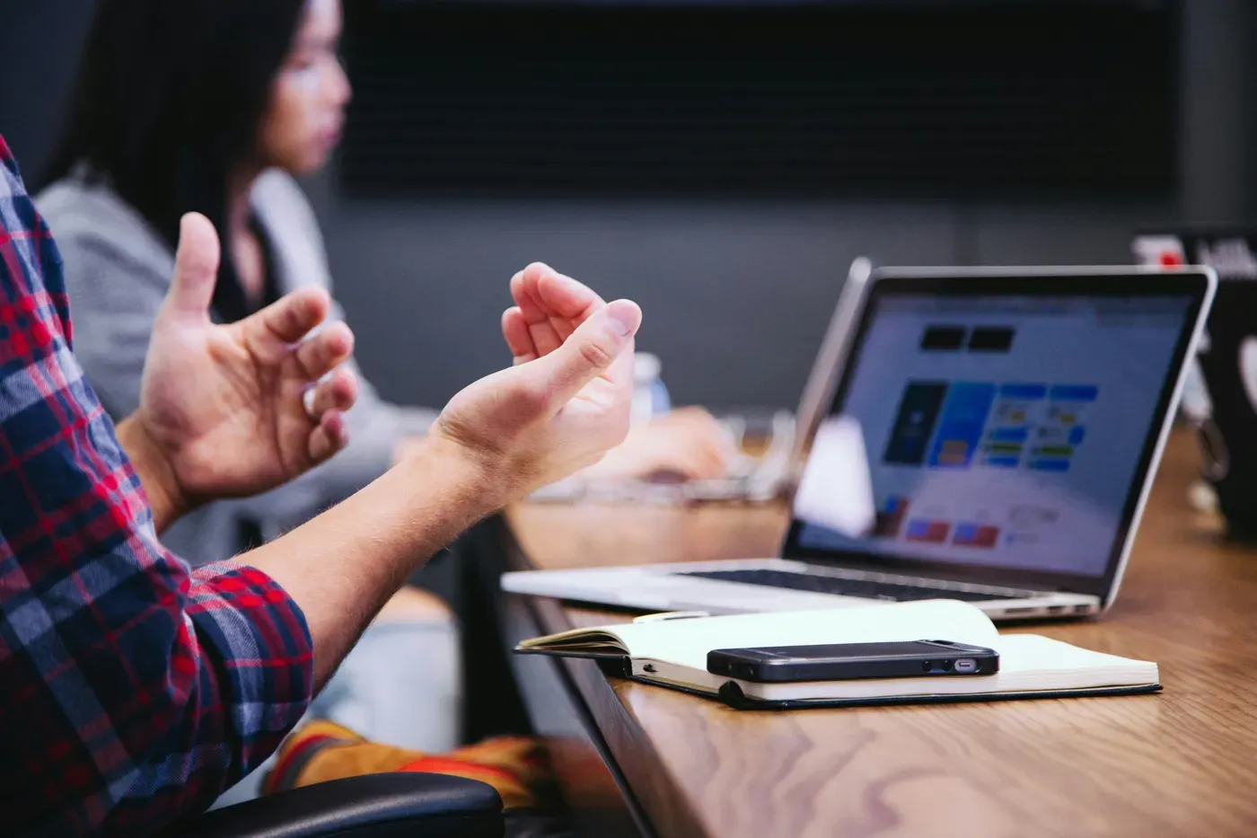 Working around men may make women feel worse about mistakes, study finds