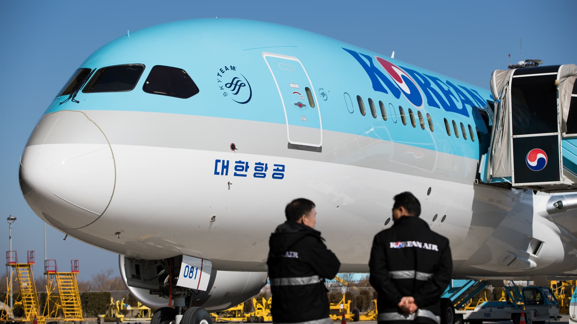 Korean Air makes airline's biggest-ever Boeing jet order amid Trump-Lee summit