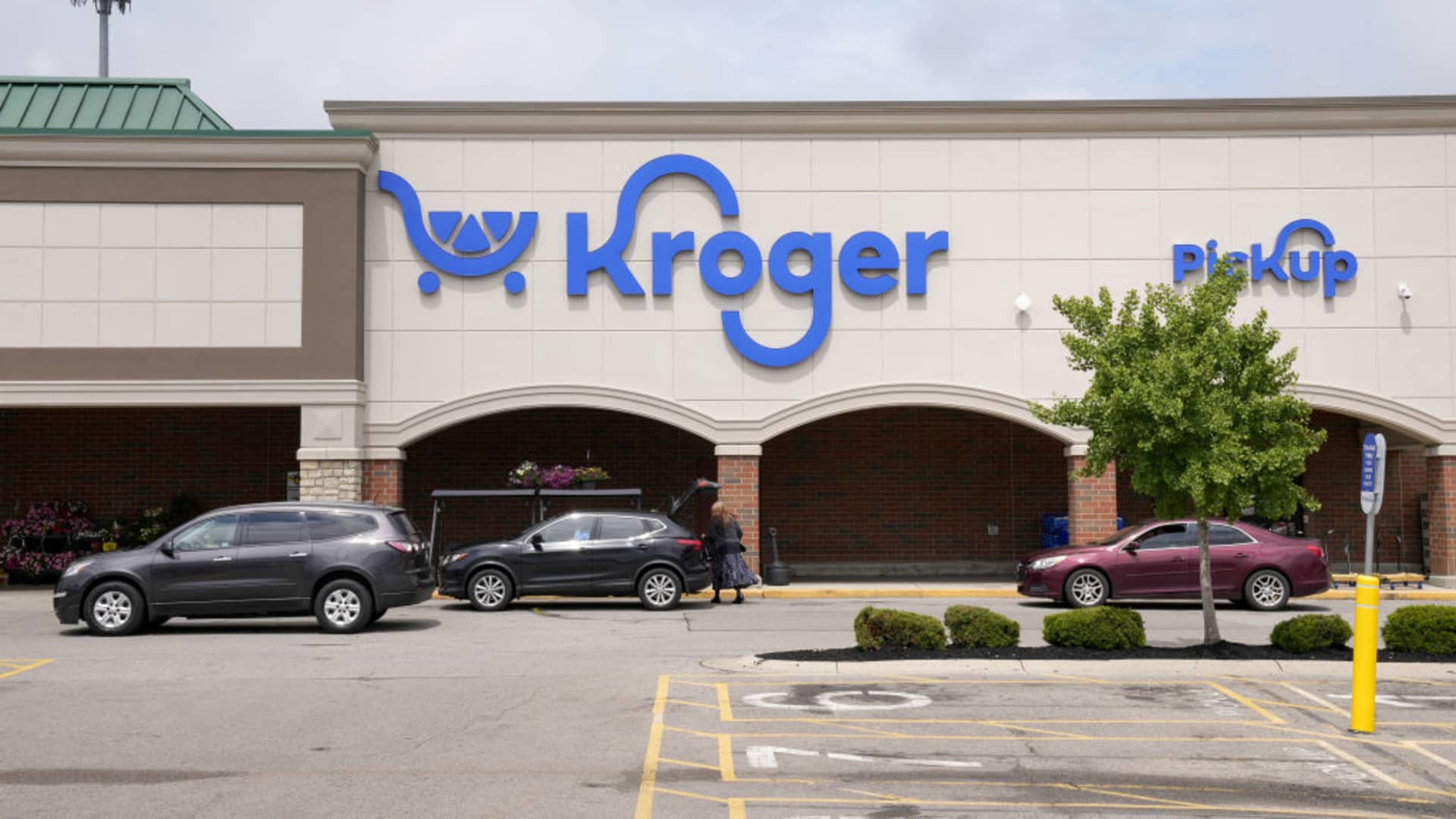 Kroger is laying off fewer than 1,000 corporate associates: Reuters