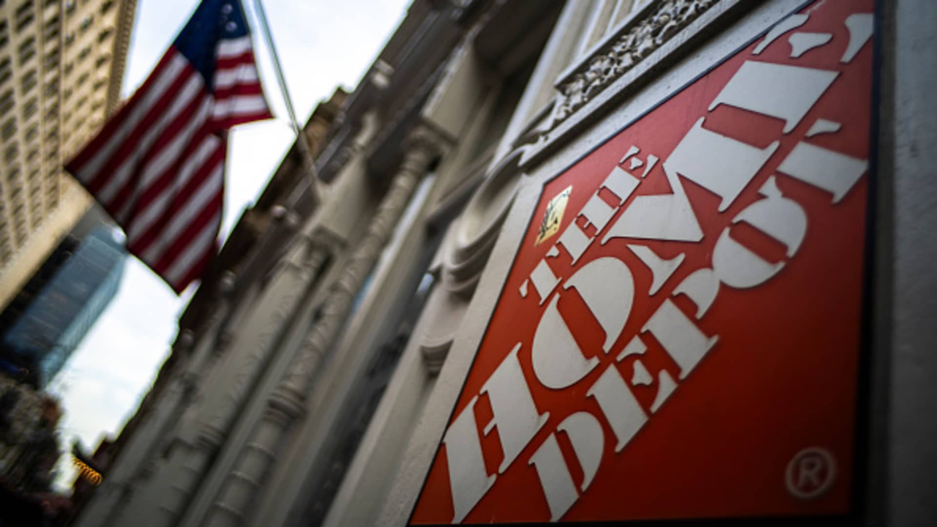 What's driving Home Depot's August stock rally and can it continue?