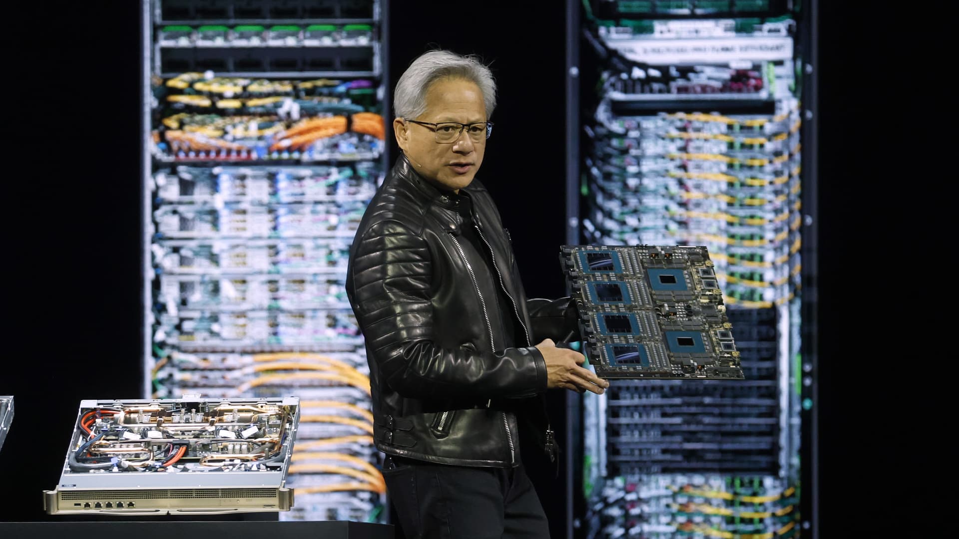 Here are the 3 big things we're watching in the stock market in the week ahead