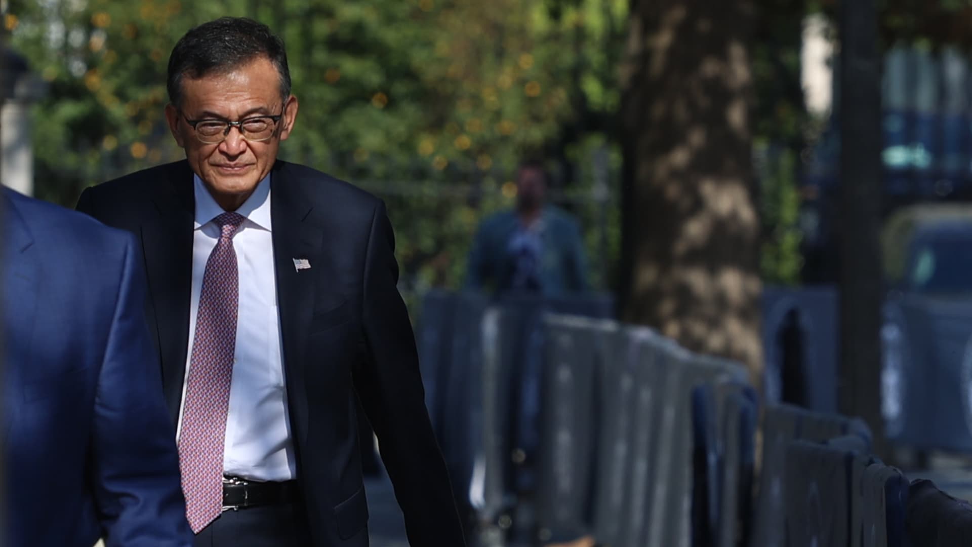 Trump administration weighs 10% stake in Intel via Chip Act grants