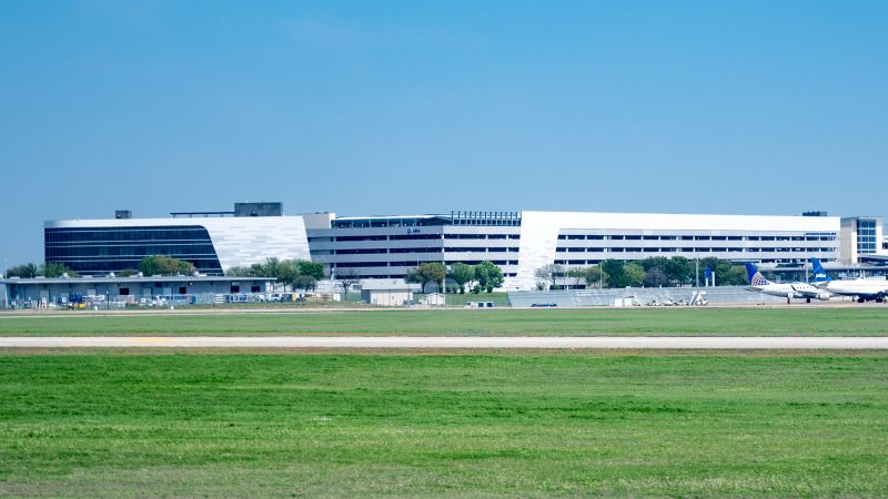 2 injured when Houston-bound SkyWest flight hits turbulence and diverts to Austin, Texas