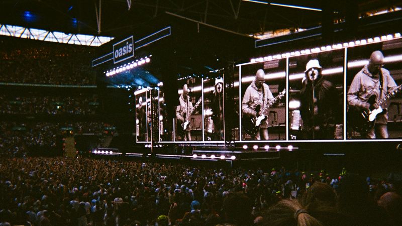 Oasis: Through their nostalgic tour, the band is rekindling the swaggering optimism of the ’90s