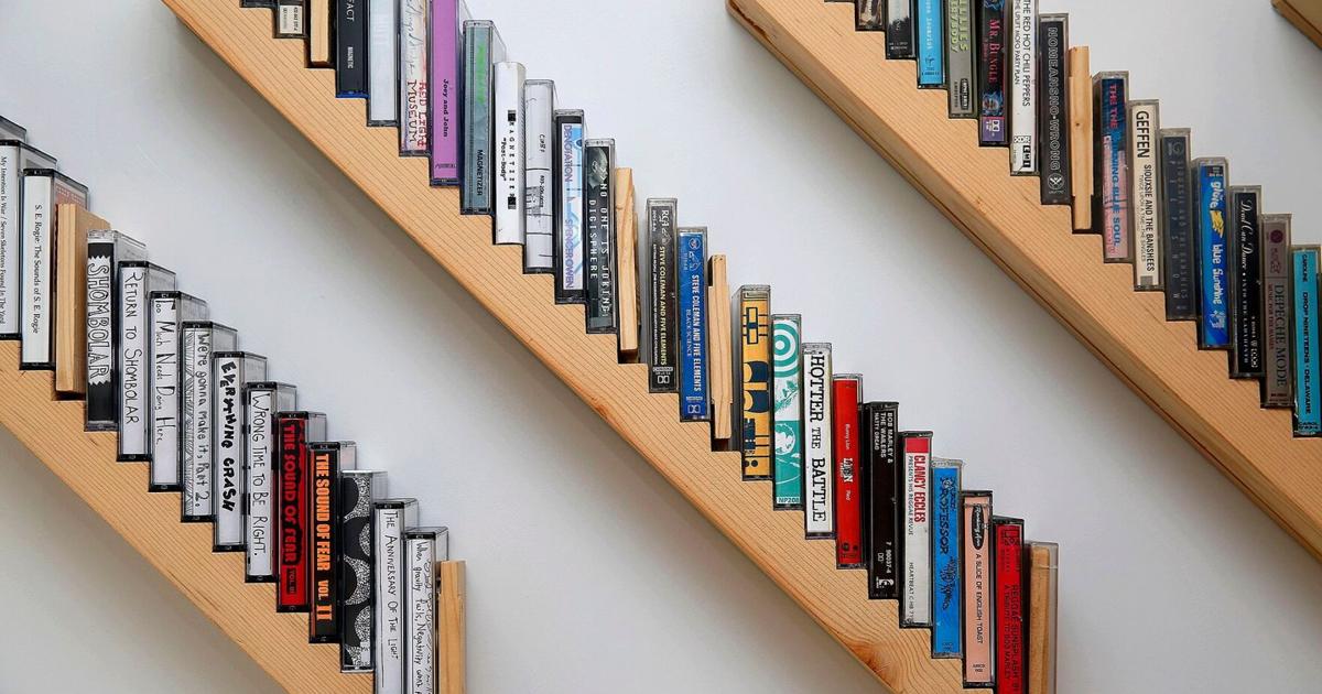 Taylor Swift’s new album comes on cassette - abc12.com