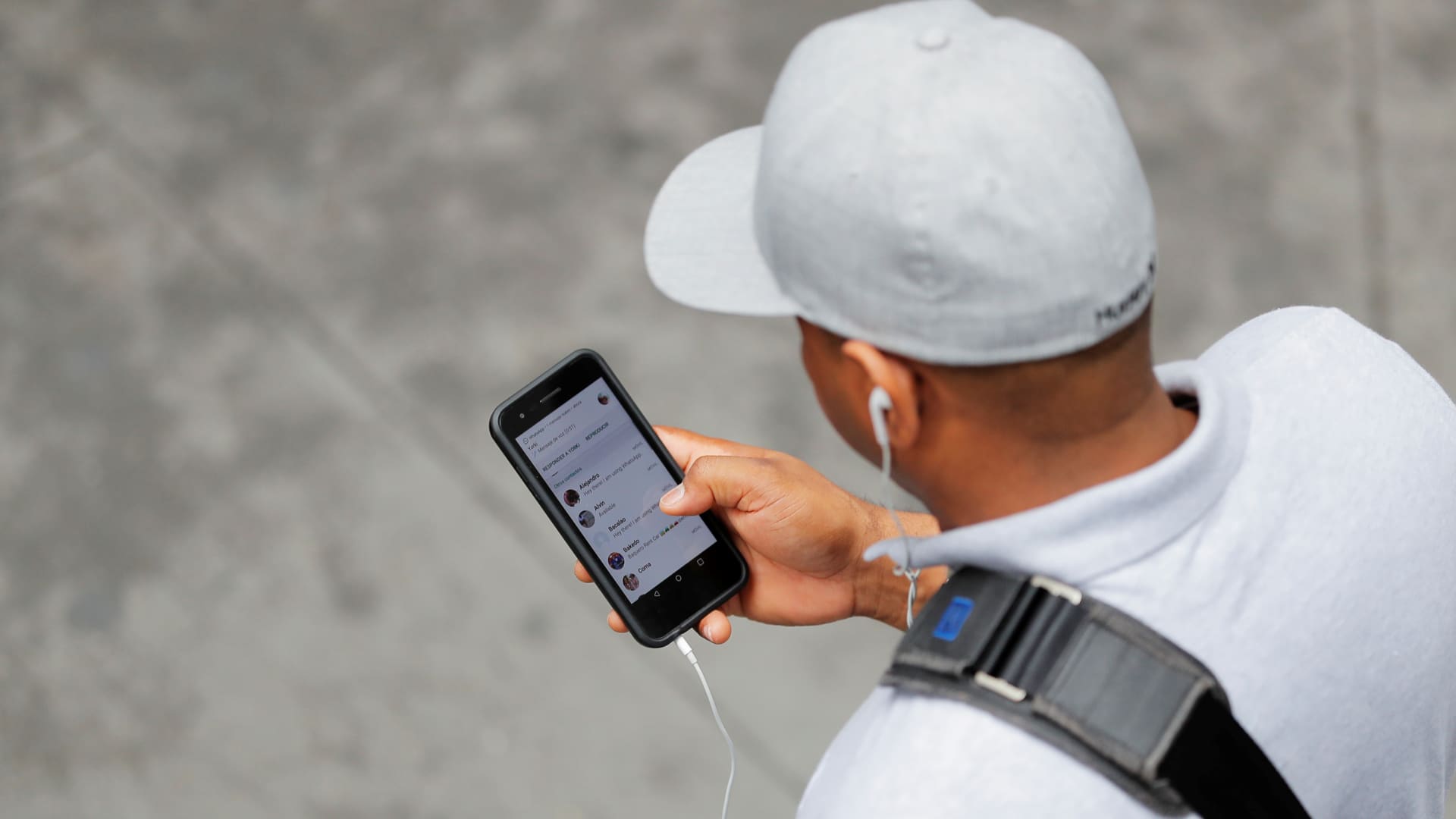 Two U.S. senators urge Tinder parent to act against dating scams on its apps