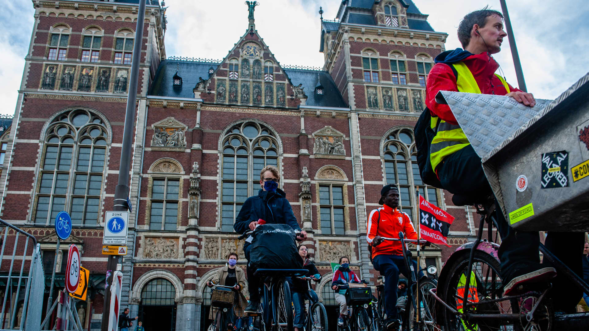 Europe's problems are mounting, and it's struggling to fix them