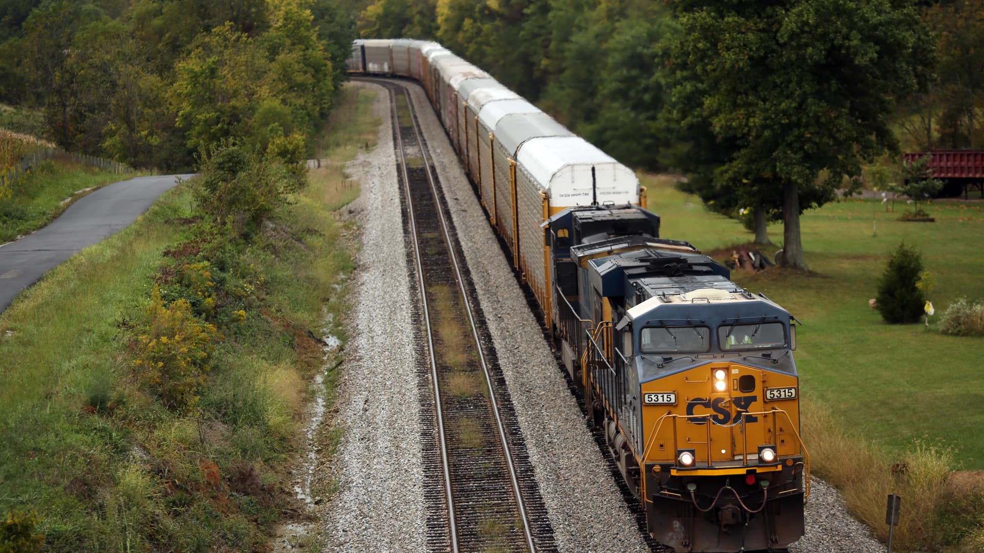 RBC upgrades CSX, says Union Pacific-Norfolk Southern bodes well for railroad stock