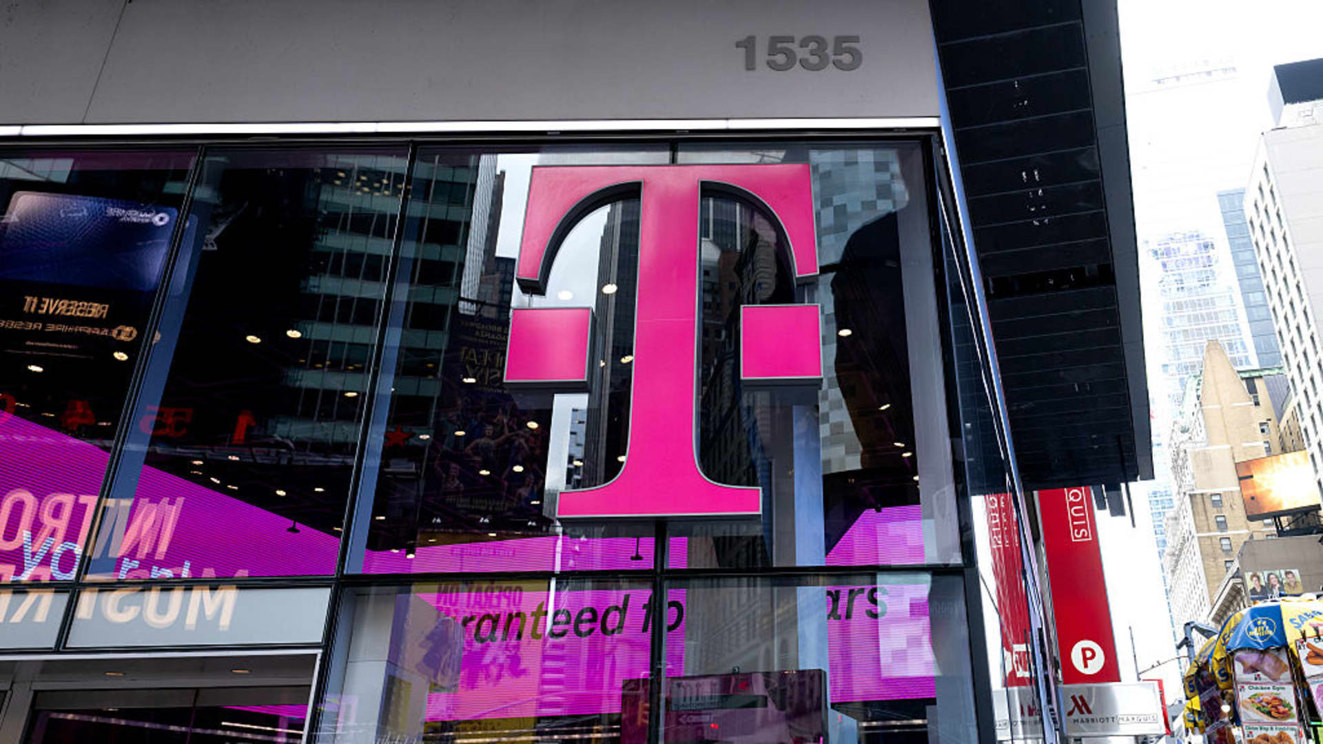 Jim Cramer looks at Apple's soaring stock as T-Mobile sees record iPhone sales