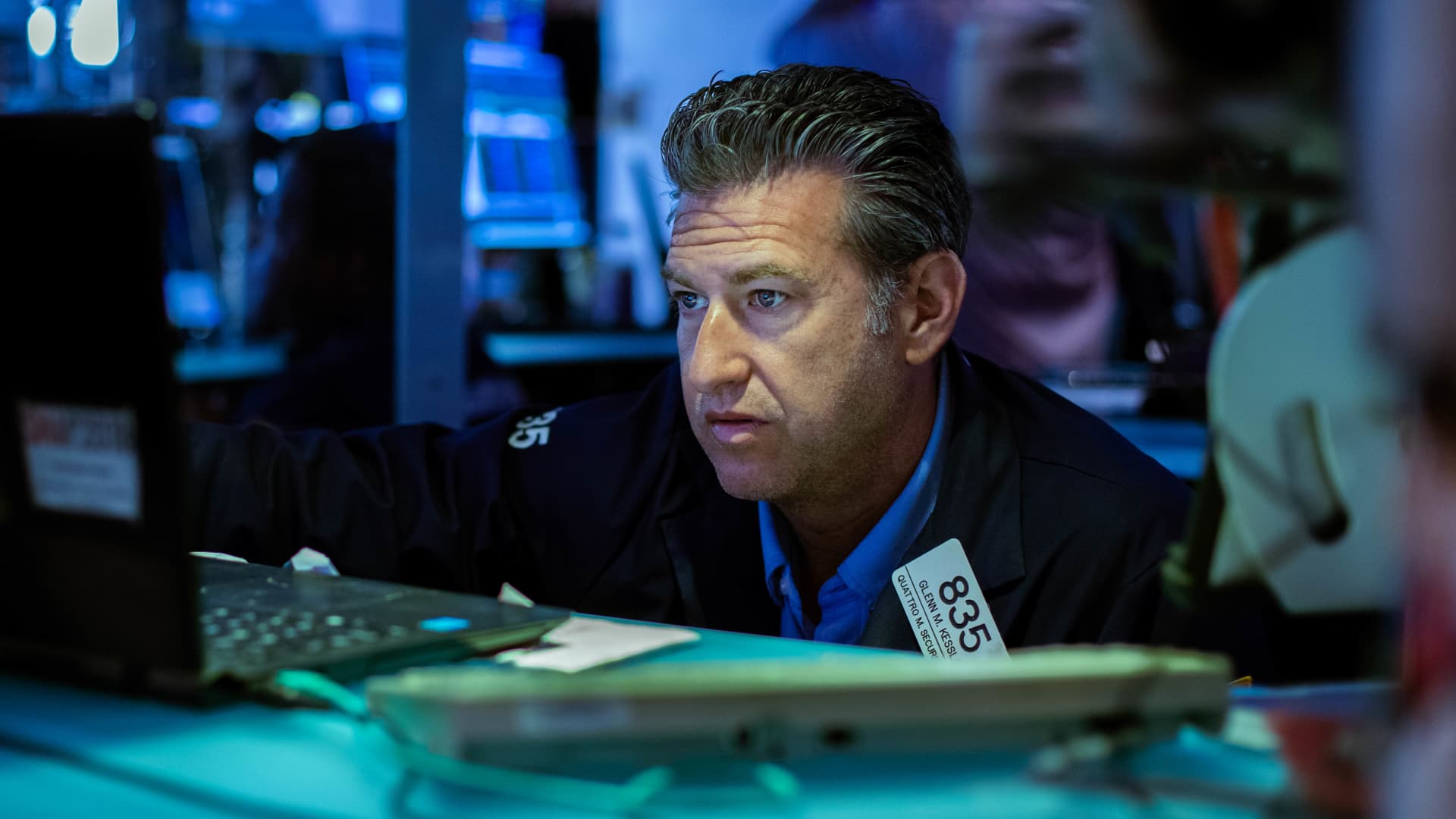 investors look to key jobs report
