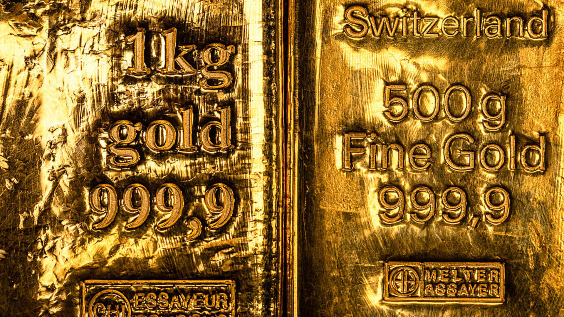 Gold races to all-time high above $3,500 on U.S. rate cut prospects