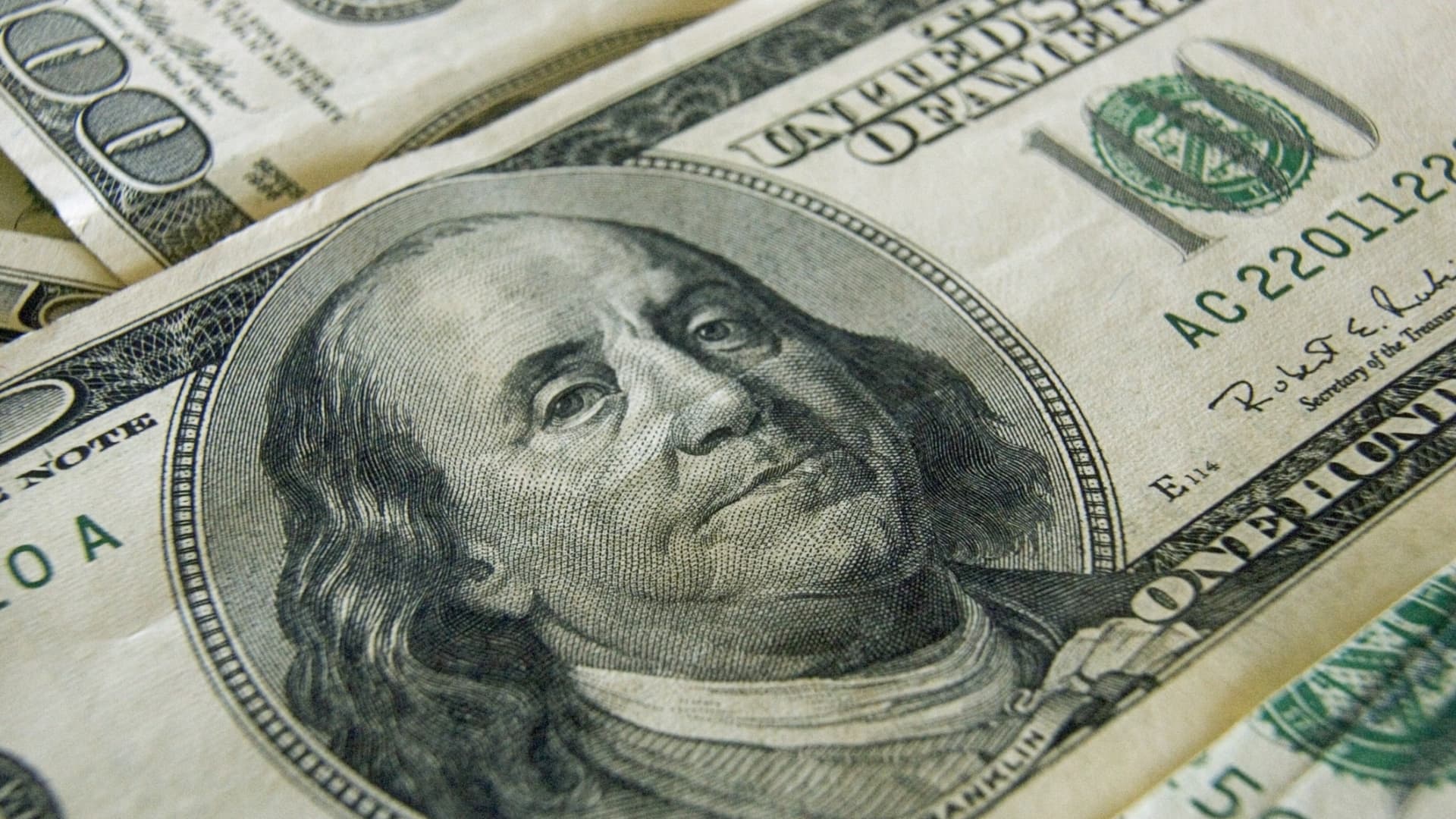 Dollar sinks to four-year low vs euro ahead of Fed rate decision