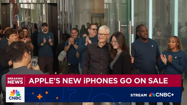 iPhone 17 goes on sale: Apple CEO Tim Cook opens flagship Fifth Avenue store in New York City