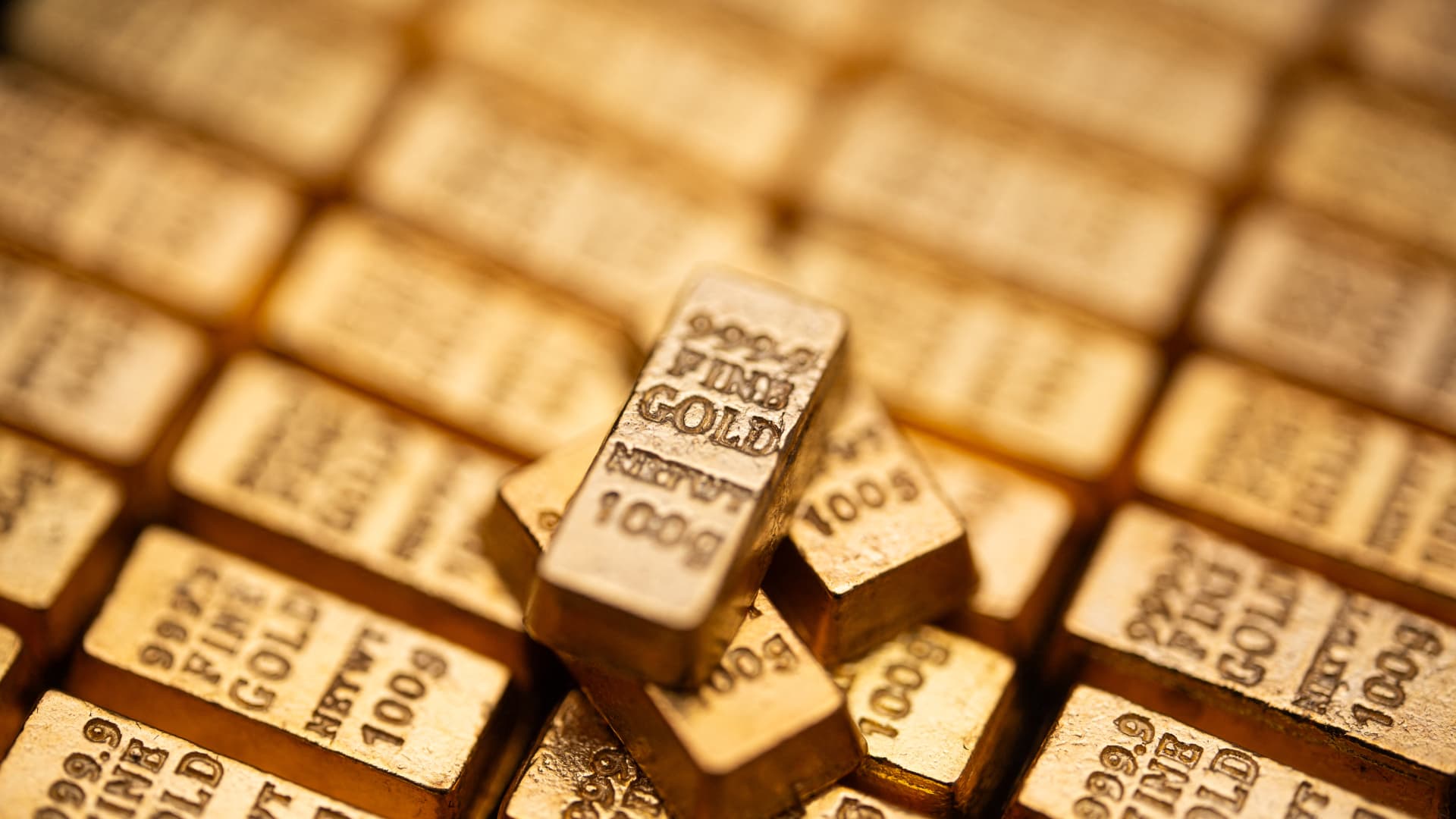 Gold takes a breather as markets weigh Fed's policy stance