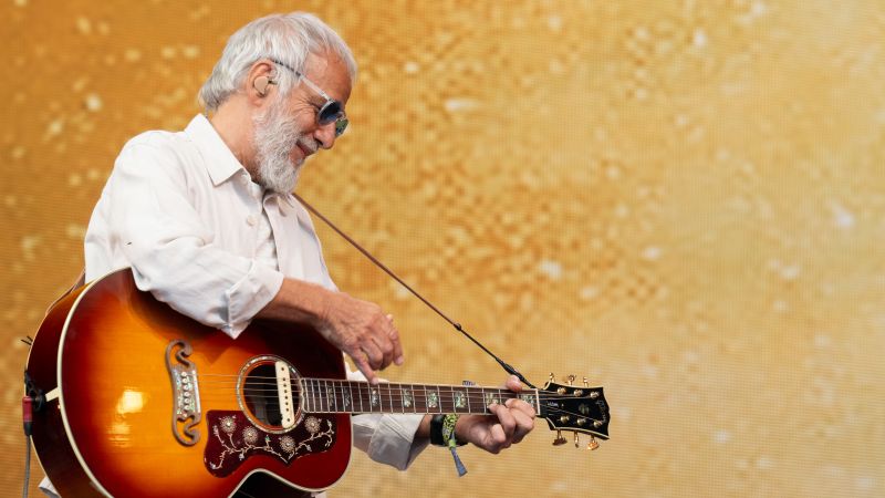 British singer Cat Stevens postpones North American tour and cites visa issues