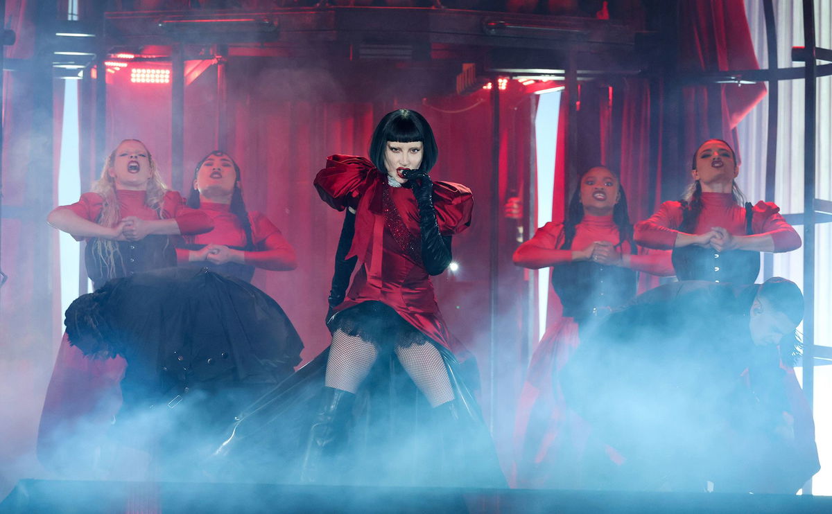 Sabrina Carpenter incorporated some protest into her MTV VMA performance – KION546