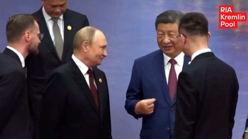 Video: Xi Jinping greets Putin animatedly
