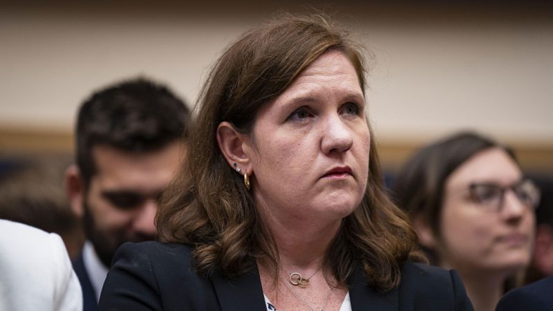 Fired FTC commissioner can temporarily stay, appeals court rules
