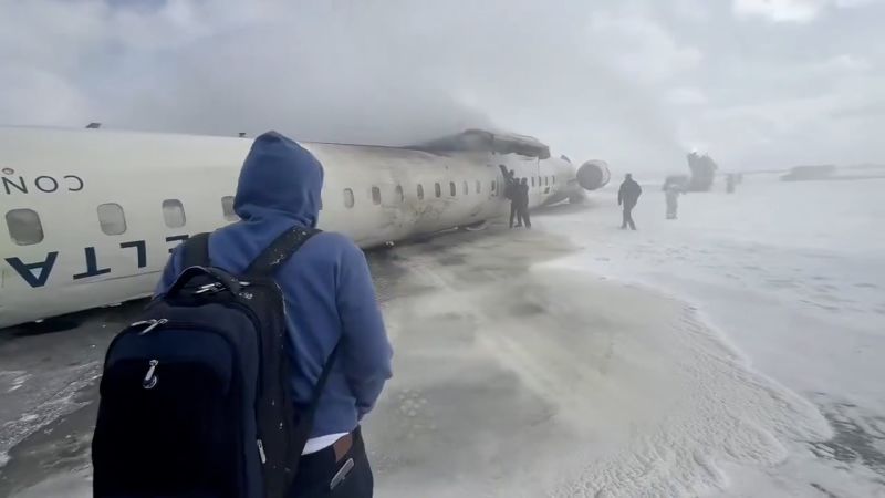 Airlines should do more to make sure passengers don’t try to evacuate with their carry-on bags, FAA says