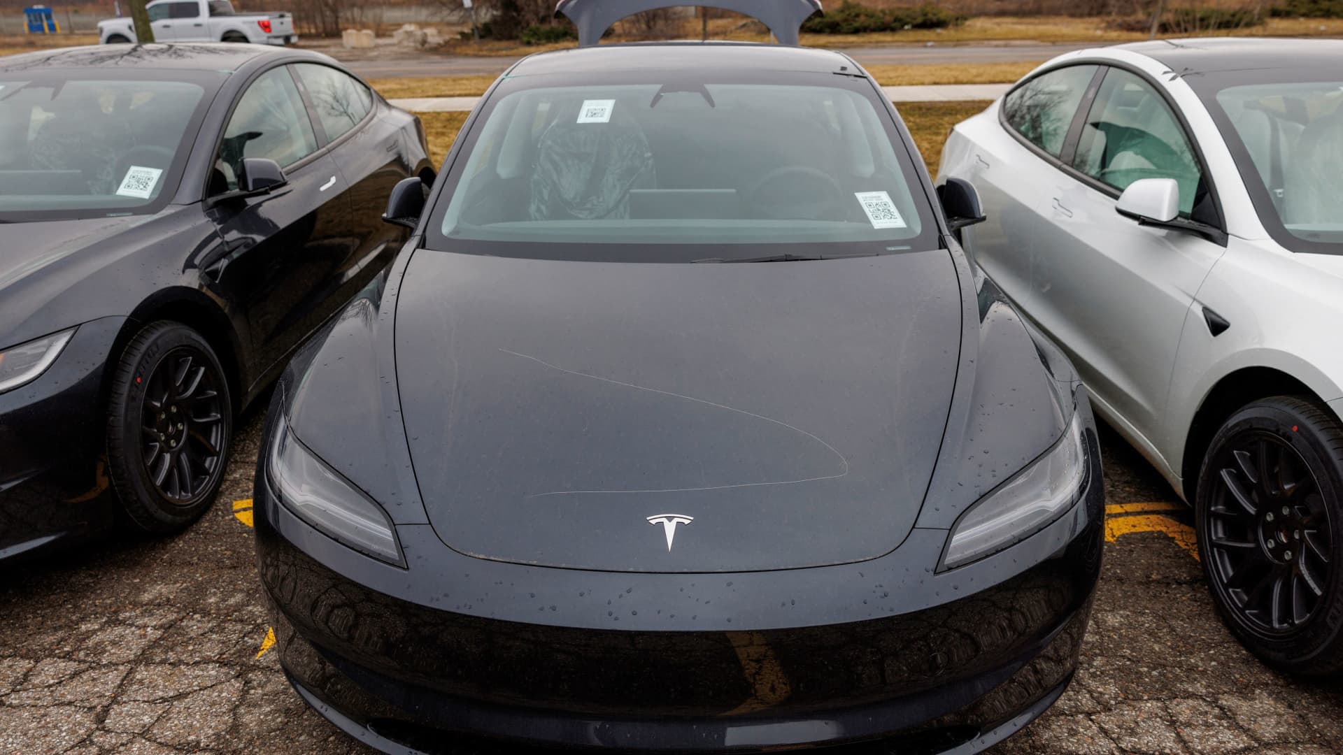 Tesla had blowout sales quarter. Why the EV stock fell sharply anyway