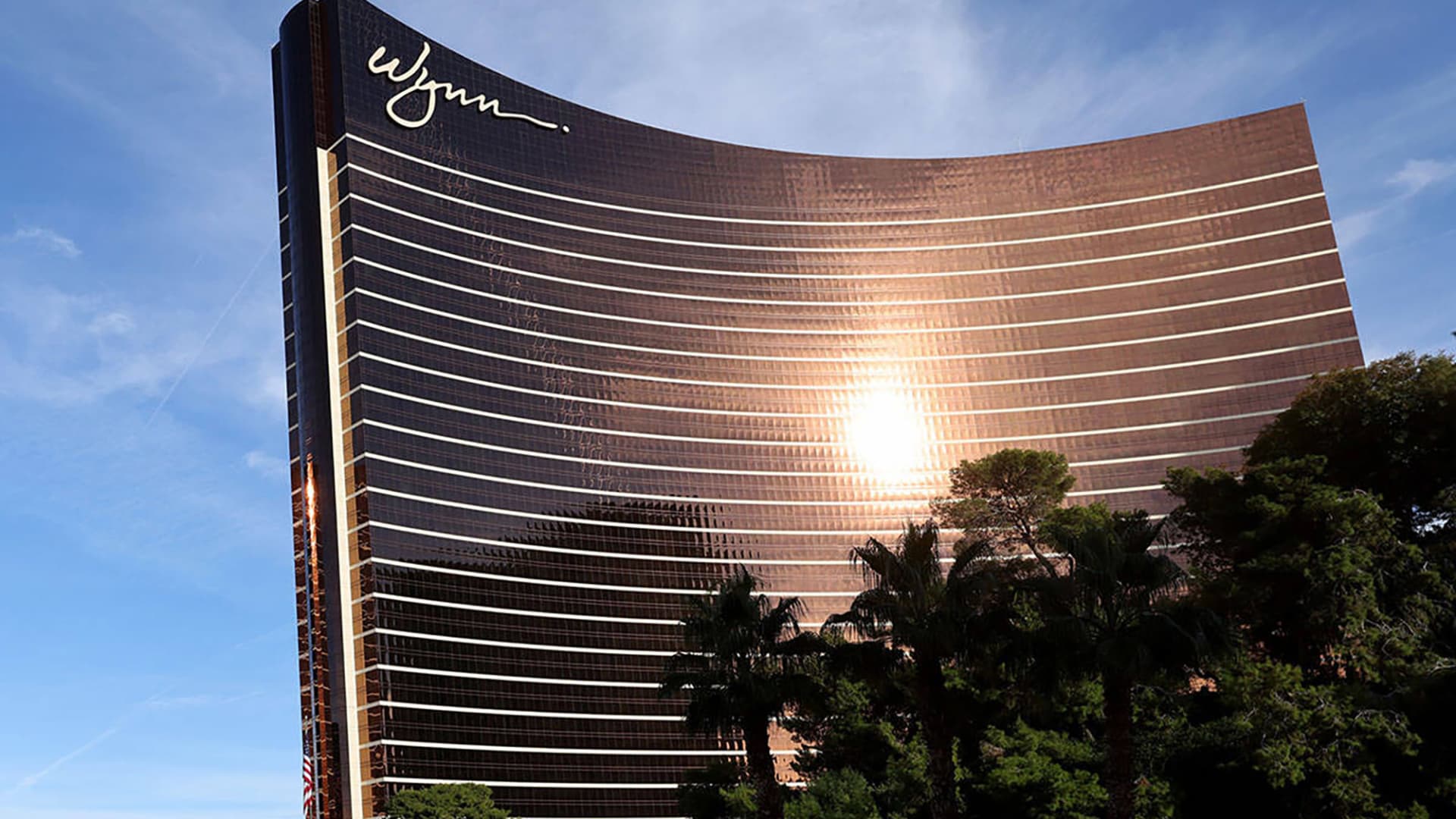 Stocks making the biggest moves midday: WYNN, RCAT, SNDK, PLTR