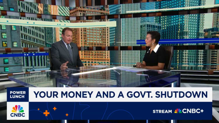 Here's how to manage your finances during a government shutdown