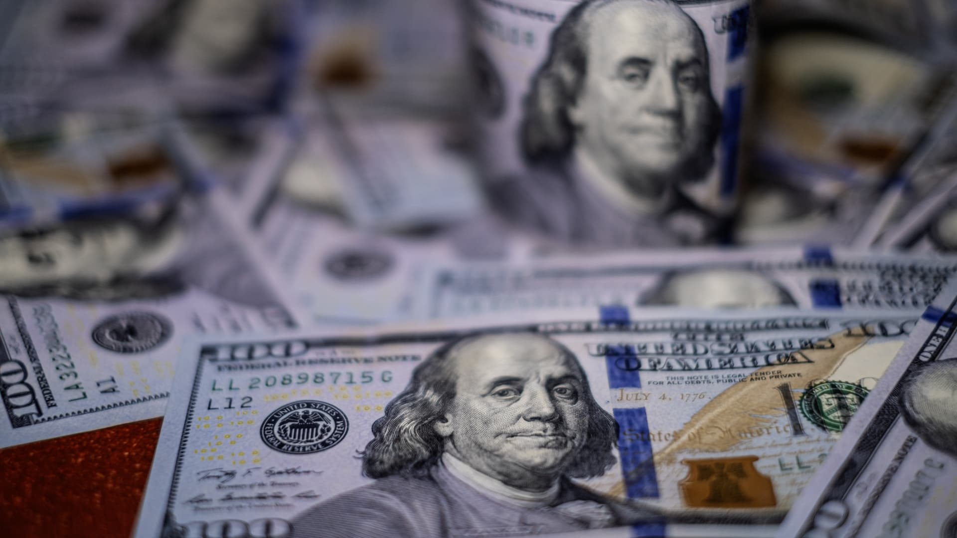 Dollar slides as U.S. government shutdown, poor jobs data weigh