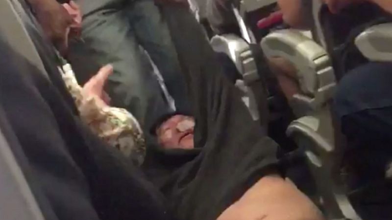 Passenger dragged off overbook United flight
