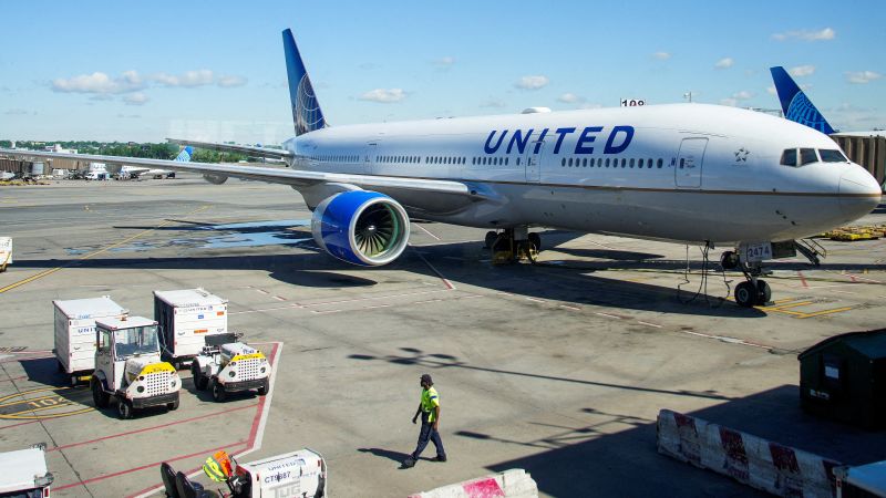 United flight’s cockpit window may have been struck by weather balloon, company says