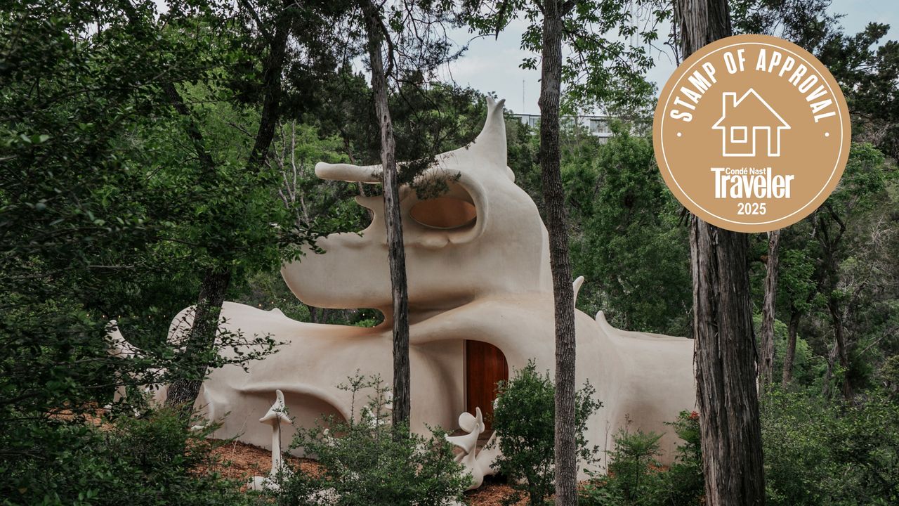 Quirky Airbnbs: A Trippy Austin Home Where Right Angles Don't Exist