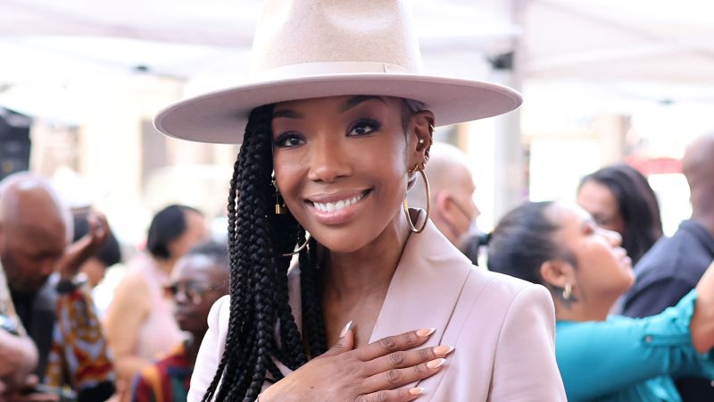 Hollywood Minute: Brandy explains cutting her weekend Chicago show short - CNN