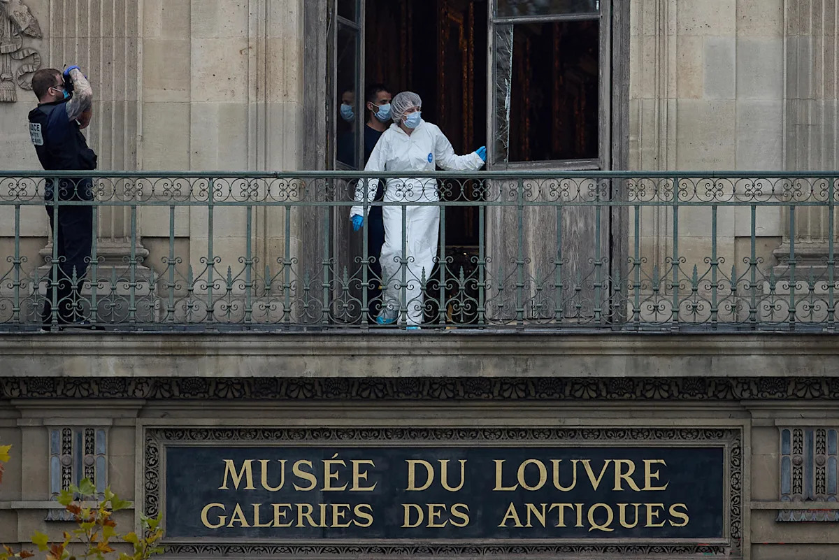 CNN Sets Louvre Jewel Heist Documentary