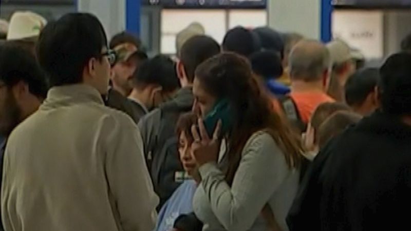 Massive lines at Houston airport as shutdown continues