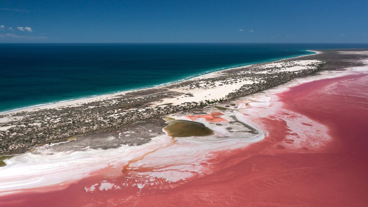 15 beautiful pink lakes around the world