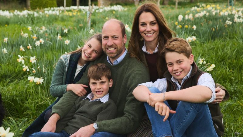 Prince and Princess of Wales release Christmas card photo