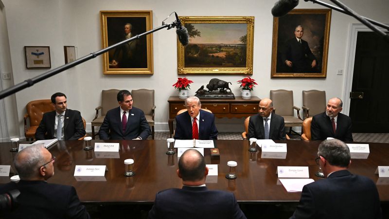 Trump enters Warner Bros. fight, says it’s ‘imperative that CNN be sold’