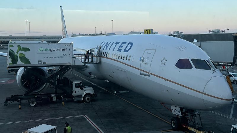 United Airlines plane turns around after pilot forgets passport