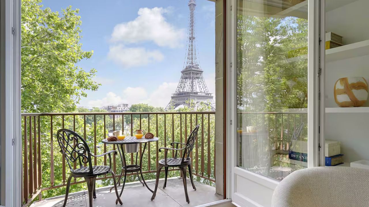 7 Parisian Airbnbs With Views of the Eiffel Tower