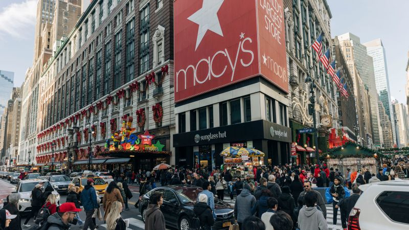 With Saks’ bankruptcy, Macy’s has some wind at its sails