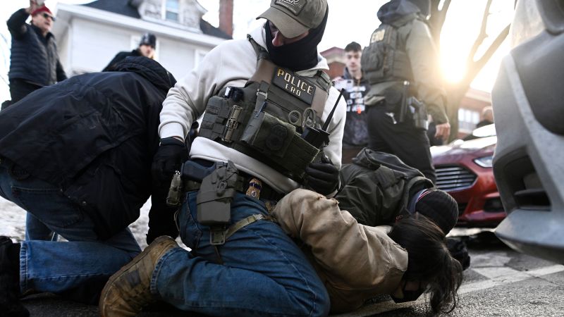 Minnesota and Illinois invoke the 10th Amendment in lawsuits to block federal agents in their cities. Here’s why that matters