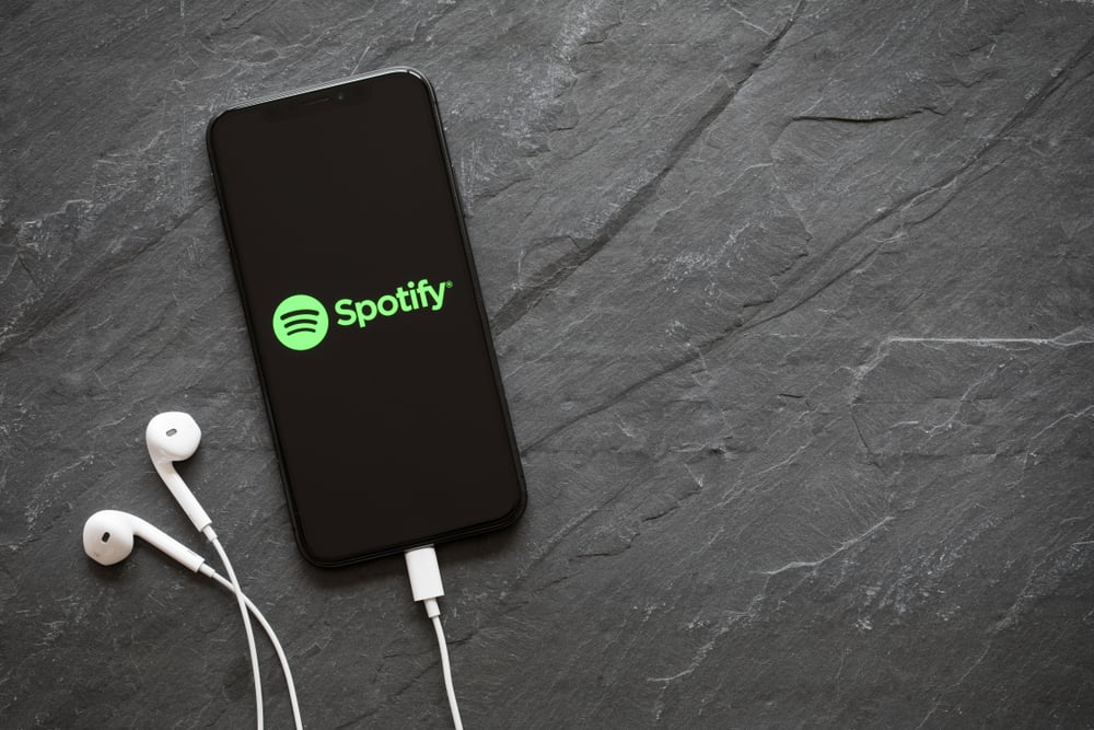 Spotify, American Express And Linde: CNBC’s ‘Final Trades’ - American Express (NYSE:AXP), Devon Energy (NYSE:DVN)