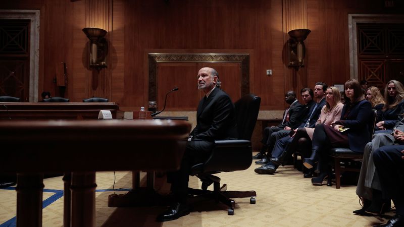 Lutnick confirms an island lunch with Epstein while insisting they “did not have any relationship”