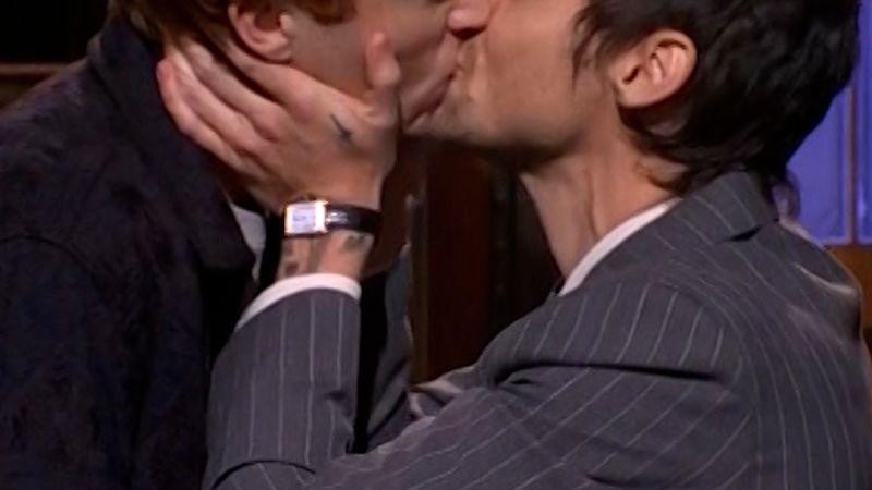 ‘SNL’: Harry Styles leans into Queerbaiting claims